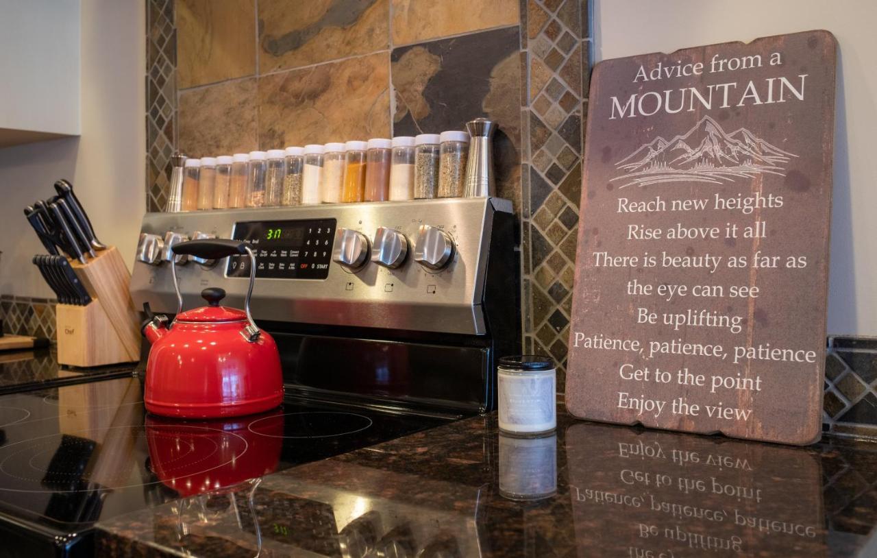 Misty Mountain- Premium 2 Bedroom Mountain View Canmore Exterior foto